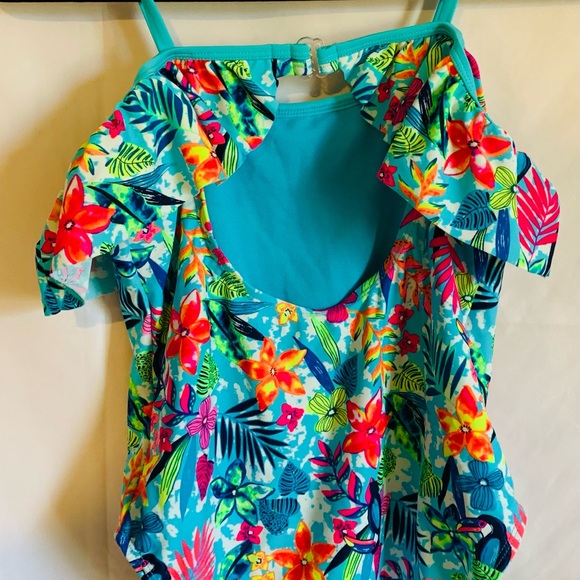 Going to the tropics and I’m going in the water #A10 - Picture 4 of 7